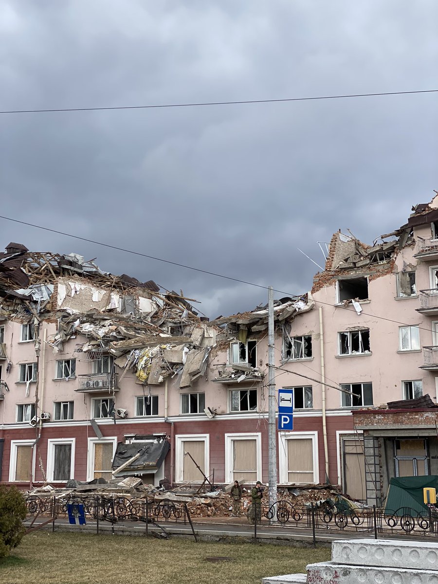 Leshchenkos's tweet photo. I am just back from CHERNIHIV, heroic city bombed by 500-kg aircraft bombs. On the 1st photo here is the ordinary school. On the 2nd and 3rd photos are apartment buildings. On the 4th photo is hotel called “Ukraine”, which was symbolically bombed as well as the whole our country https://t.co/lBn7edydrv