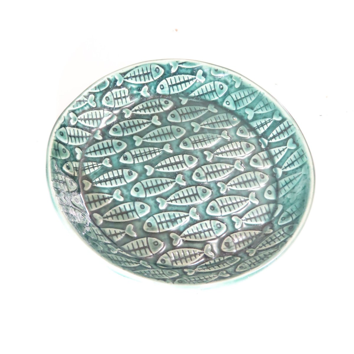 JKCJewelry's tweet photo. Green Fish Ceramic Plate, Cat Dish, Round Pottery Plate, Hand Built Pottery, Father's Day Gift, Soap Dish https://t.co/fz0gOaZxht #handmade #art #pottery #ceramics #FishPlate https://t.co/6PQyQNPFpy