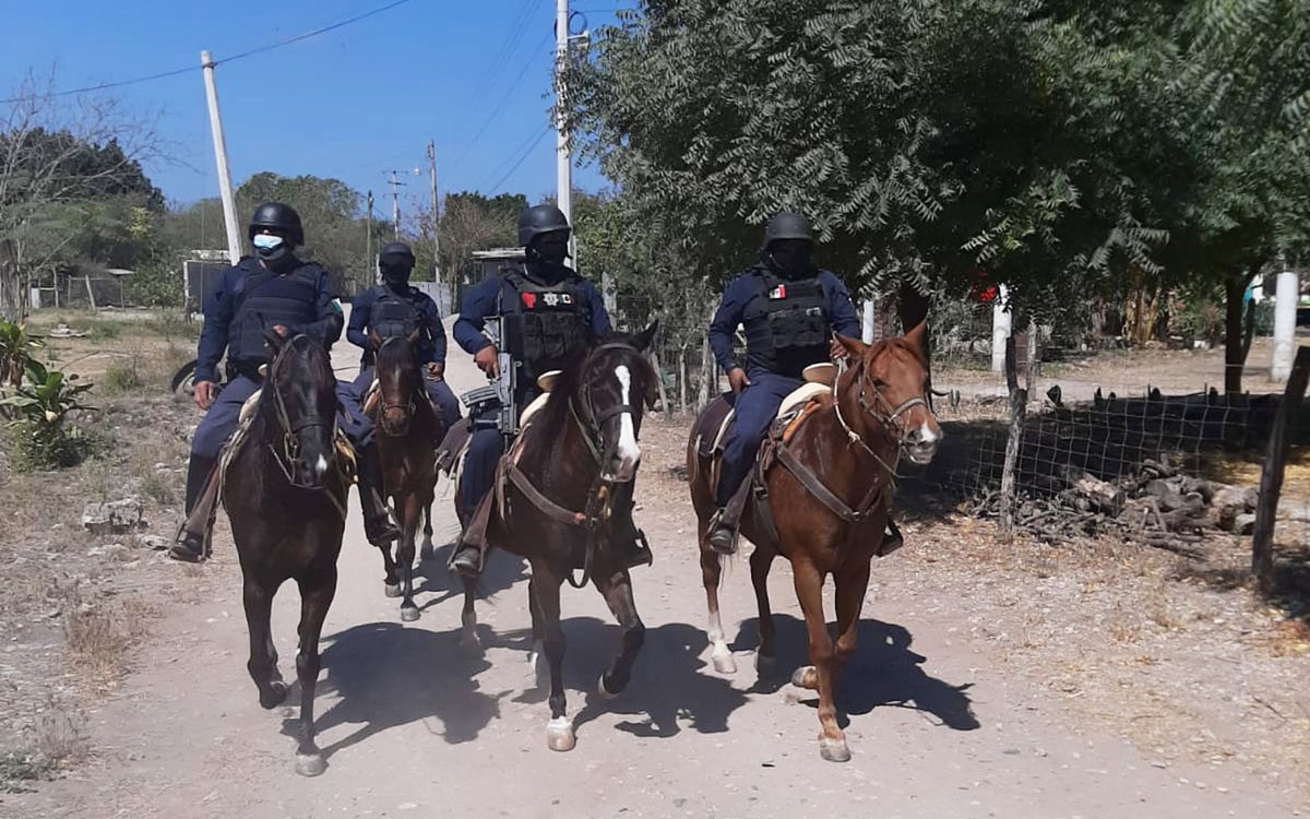 SSP_GobTam's tweet photo. #PrevencióndelDelito Elementos del Agrupamiento Montado de la #PolicíaEstatal, continúan con el operativo de #Proximidad social y disuasión del delito en colonias y ejidos de los municipios de #Victoria e #Hidalgo #Tamaulipas #Contigo #Cerdadeti https://t.co/qWyPhsPQOR