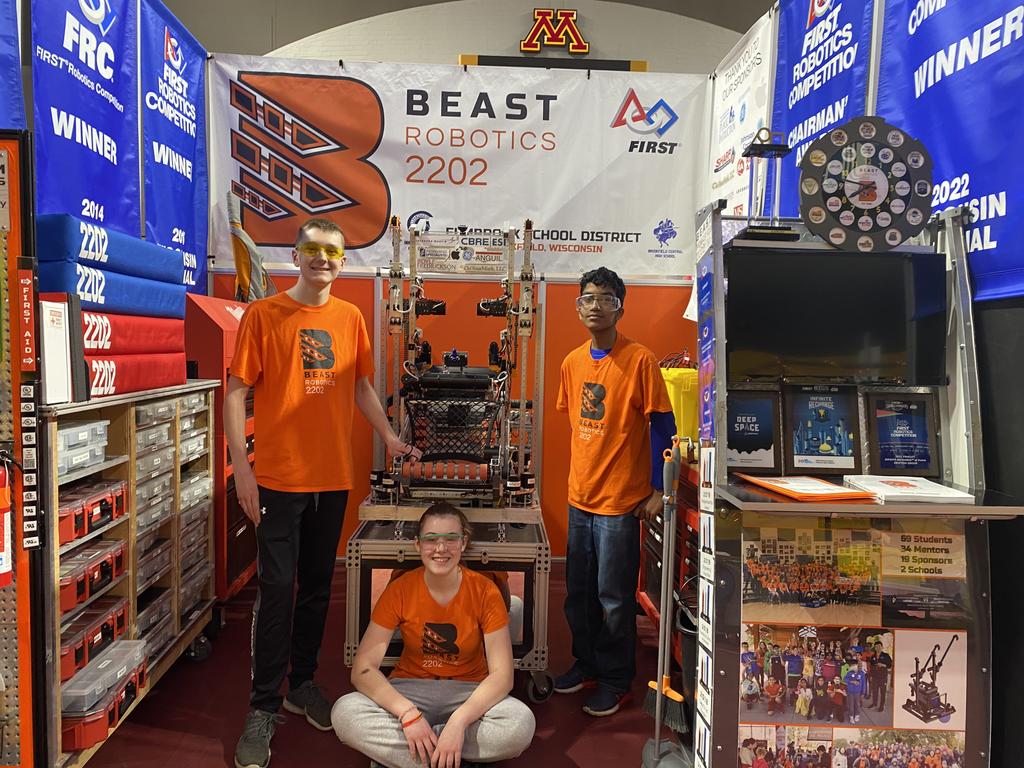 BEASTRobotics's tweet image. That's one sharp looking pit! Oh, the robot and teammates aren't too shabby either! 🤣 Can't wait to hit the field tomorrow! #RapidReact