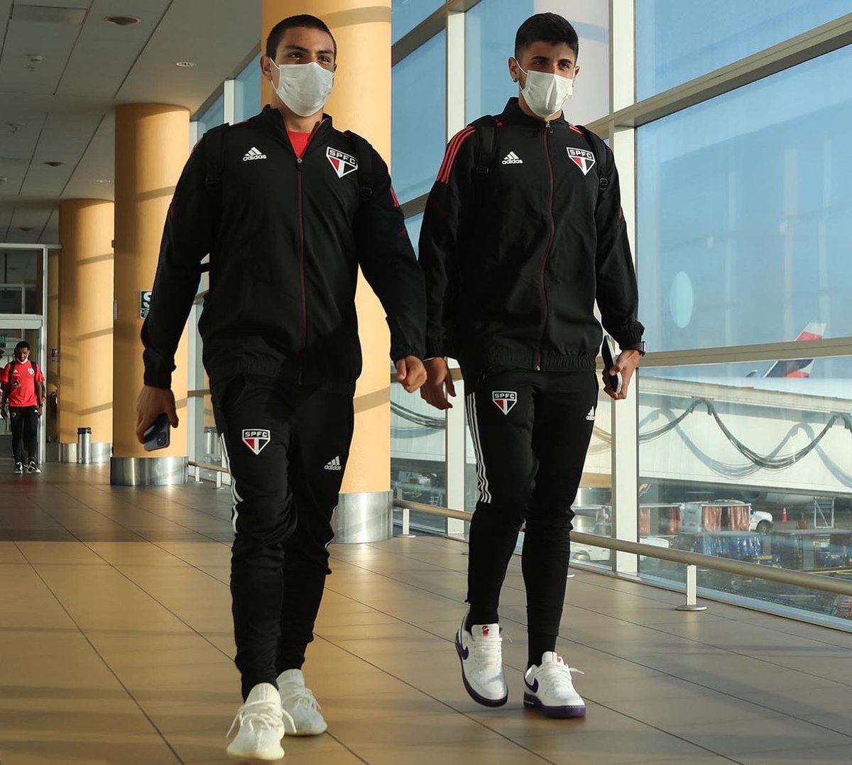 SaoPauloFC's tweet photo. 🆕 Mais imagens da nossa viagem ao Peru para a estreia na @SudamericanaBR.

🇵🇪 Em Lima, o Tricolor enfrentará o Ayacucho nesta quinta-feira (7), às 21h30 (de Brasília).

#VamosSãoPaulo 🇾🇪

📸 Rubens Chiri / saopaulofc https://t.co/yEH1WClsDm