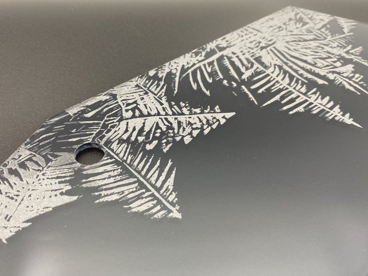 ModMyMods's tweet photo. The laser engraving might just be the icing on the cake that's totally over the top but absolutely required ❄️

#laser #laserengraving #custompc #glass https://t.co/EZoKN252Sv