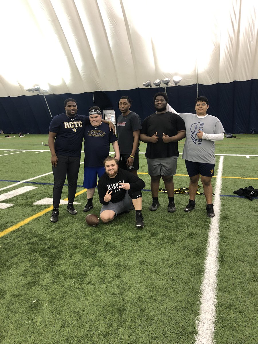calebwade51's tweet photo. Patty ice came to visit today nice pic with the DLINE ! ❄️ @patrickhealy7 #jacketway🐝 https://t.co/Om0v06O2GT