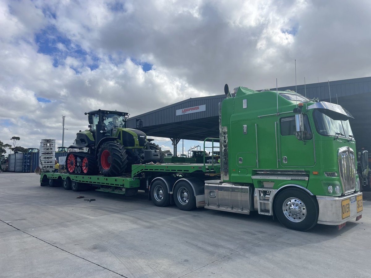 CLAAS_JamesH's tweet photo. Two more CLAAS AXION 960TT’s heading out to dealerships this week. https://t.co/iKDljyisrn