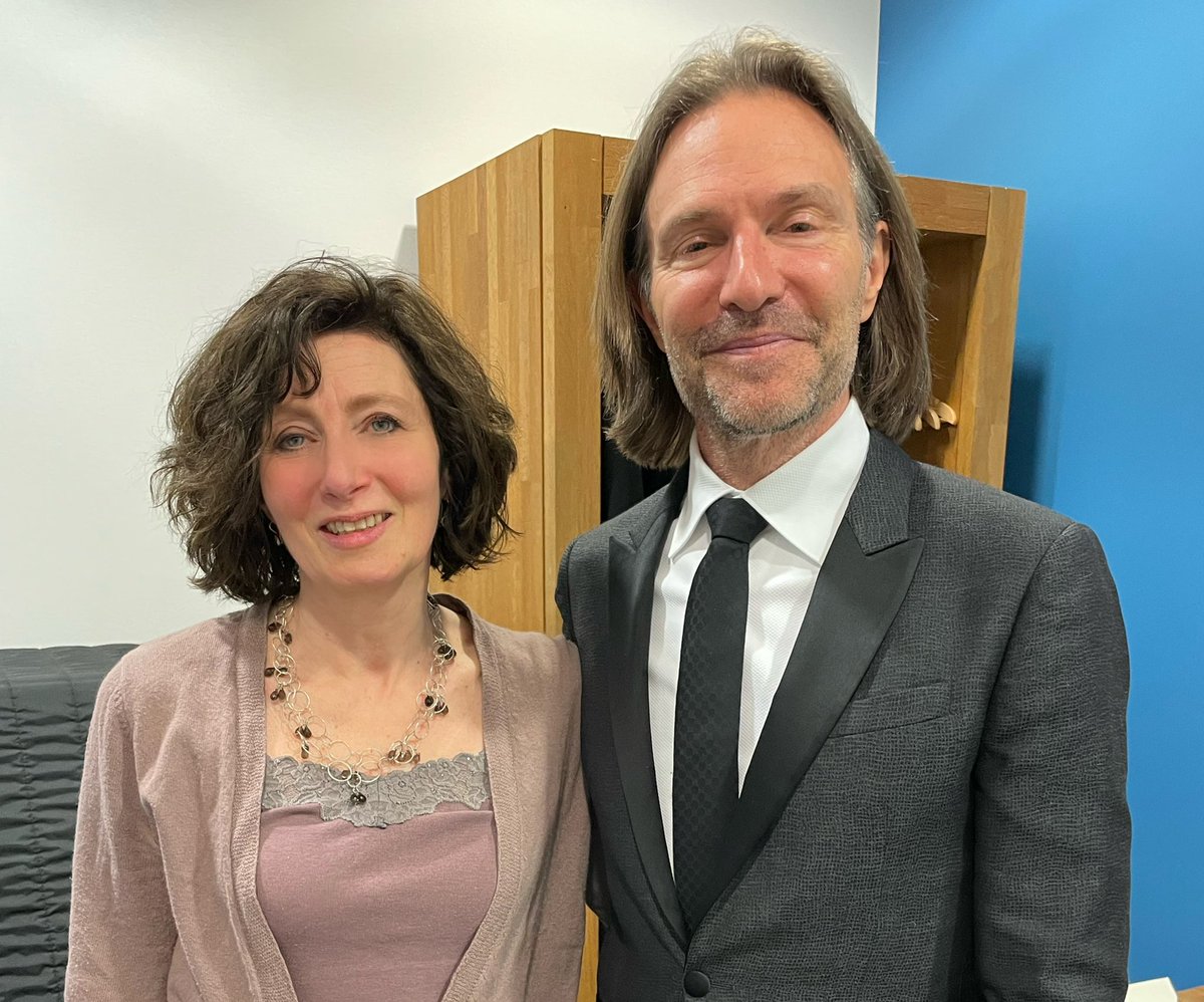 After making 2 programmes with him over Zoom, how wonderful to finally meet <a href="/EricWhitacre/">Eric Whitacre</a> at <a href="/KingsPlace/">Kings Place</a> tonight and hear <a href="/VOCES8/">VOCES8</a> sing #TheSacredVeil his and <a href="/TonySilvestri/">Tony Silvestri</a>’s extraordinary monumental  evocation of love and loss…unforgettable.