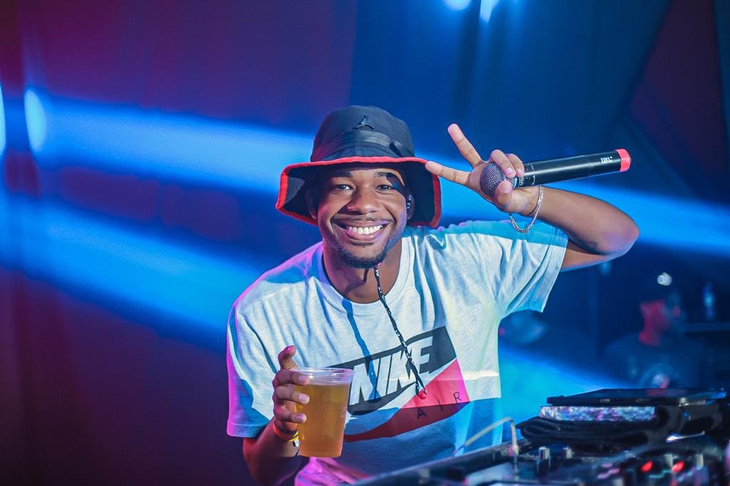 Jefferson Vieira, Morador de são gonçalo, Rua Da Feira o DJ JEFFINHO DA CHINA‼️🇨🇳🏴
#BAILEDARUADAFEIRA #OIOIFUZUE #TROPADOPVT

O NOSSO EL MAGO🏴🧙🏾‍♂️✨ NOS DEIXOU NO DIA 8 DE SETEMBRO DE 2021, MORTO PELA PM ENQUANTO TOCAVA EM UMA RESENHA🇨🇳🏴🏴
<a href="/DjJeffinhodesg1/">DJ JEFFINHO DA RUA DA FEIRA🇨🇳</a>
#DJNÃOÉBANDIDO