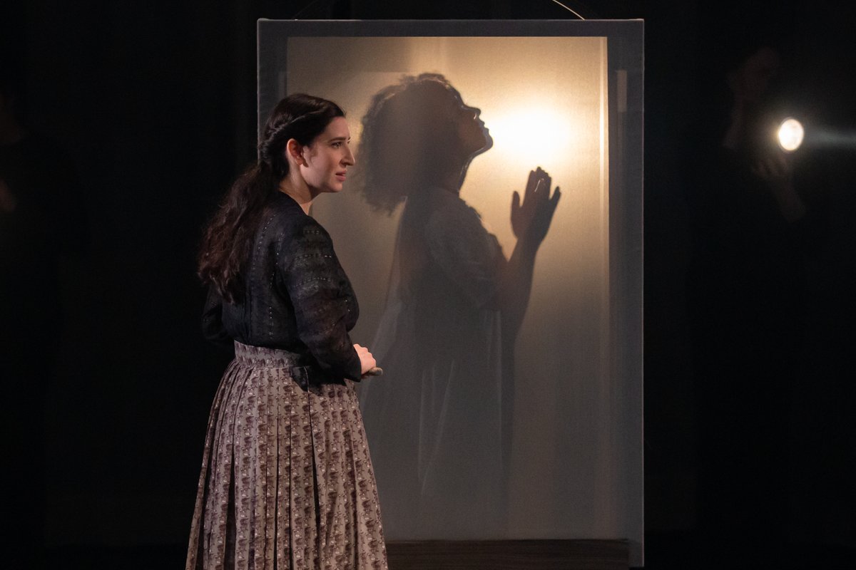 lizonstage's tweet photo. Jane Eyre lives in a haunted world: a compelling new adaptation by Erin Shields premieres at the @citadeltheatre. A 12thnight REVIEW: https://t.co/C15JG7P3Ig #yegtheatre #yegarts #yeg https://t.co/XzBqMrKef7