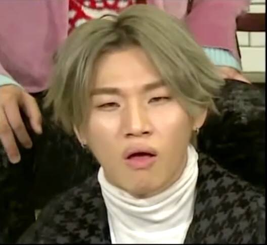 AlexaCo21738261's tweet photo. #BIGBANG
La cara de mi familia cuando estoy escuchando #BIGBANG_StilLife e intento cantar el rap de TOP: https://t.co/jUmkuEzlCs