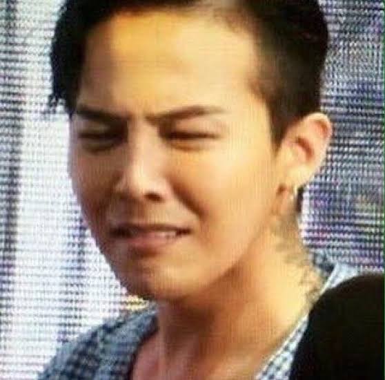 AlexaCo21738261's tweet photo. #BIGBANG
La cara de mi familia cuando estoy escuchando #BIGBANG_StilLife e intento cantar el rap de TOP: https://t.co/jUmkuEzlCs