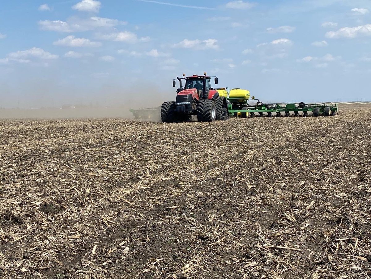April 6, 2022 ———> April 6, 2021.  

Too wet for field work = children’s museum with the family! #agtwitter #family #patience