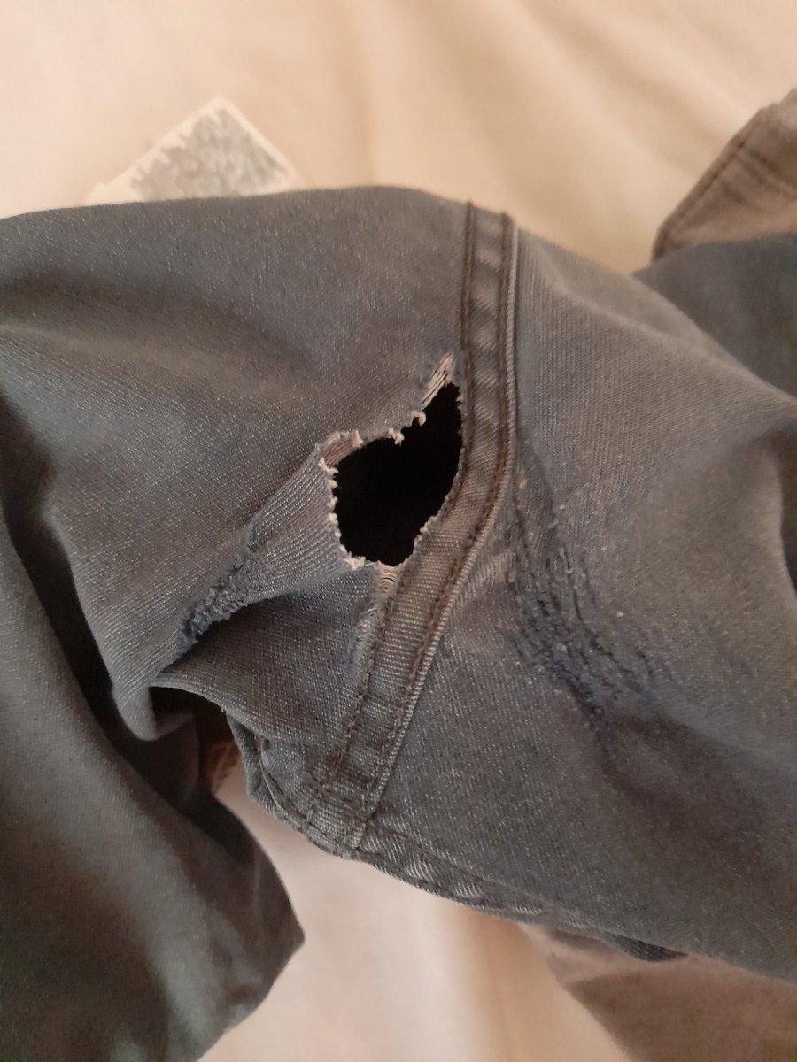 memes_lazy's tweet photo. Lovely people it is that time of the day when I ask you: could you buy from my pinned or give it some love?

By the way, I didn't opt for the quesadillas. Since most of my pants looks like the one in the photo I went and shopped two pairs. 😅 https://t.co/6JfQpWo1er