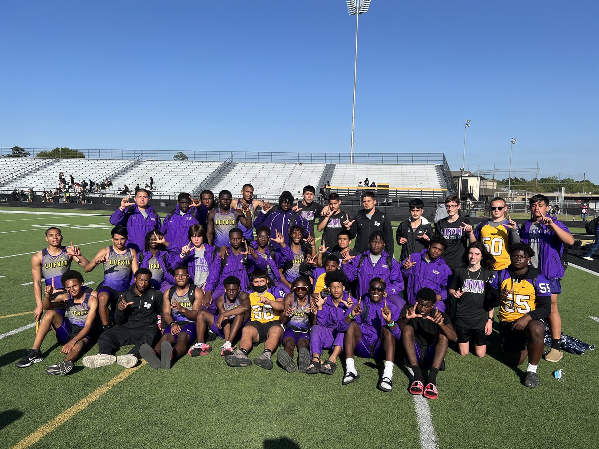 sgreen_scott's tweet photo. Congratulations to our JV track district champs! Great job! Hard work pays off! https://t.co/jkK0qRszhQ