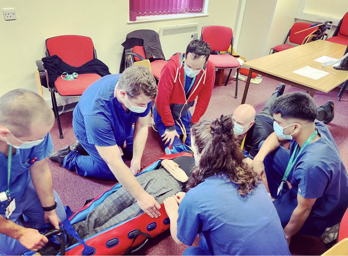 EmergencyWhh's tweet photo. Welcome to all our new #TraumaTeam members joining us on rotation today @WHHNHS #Induction #TraumaInduction #GenSurg #TraumaOrthopaedics @EmergencyWhh @whhanaesthetics @WHHCriticalCare @MedEdWHH @annavondy @MikeSheffy @aligre999 @alicee1500 https://t.co/rnLNLDWtpr