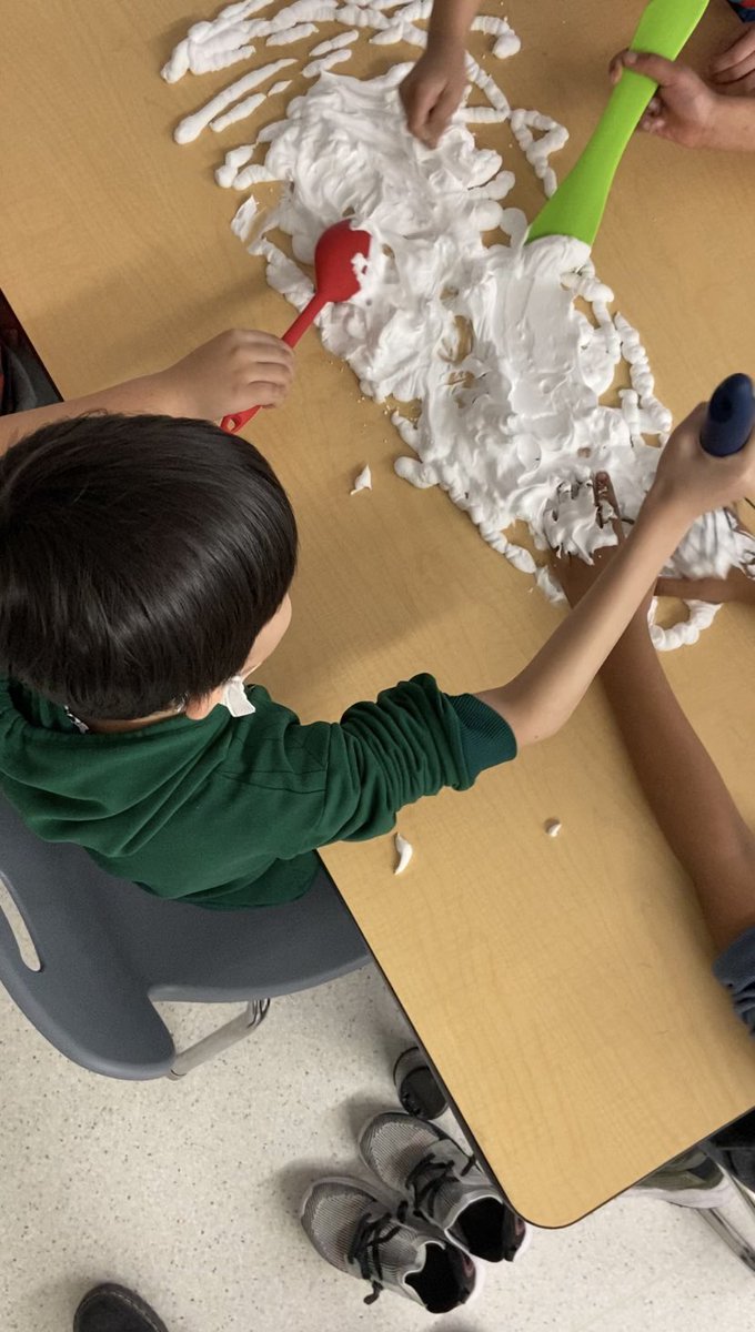_msdistracted's tweet photo. Today we explored liquids in Science. We may have made a little mess but hey, learning can be messy sometimes. @RCSD_No81 @StAugustineRCSD https://t.co/t4MM34niMY