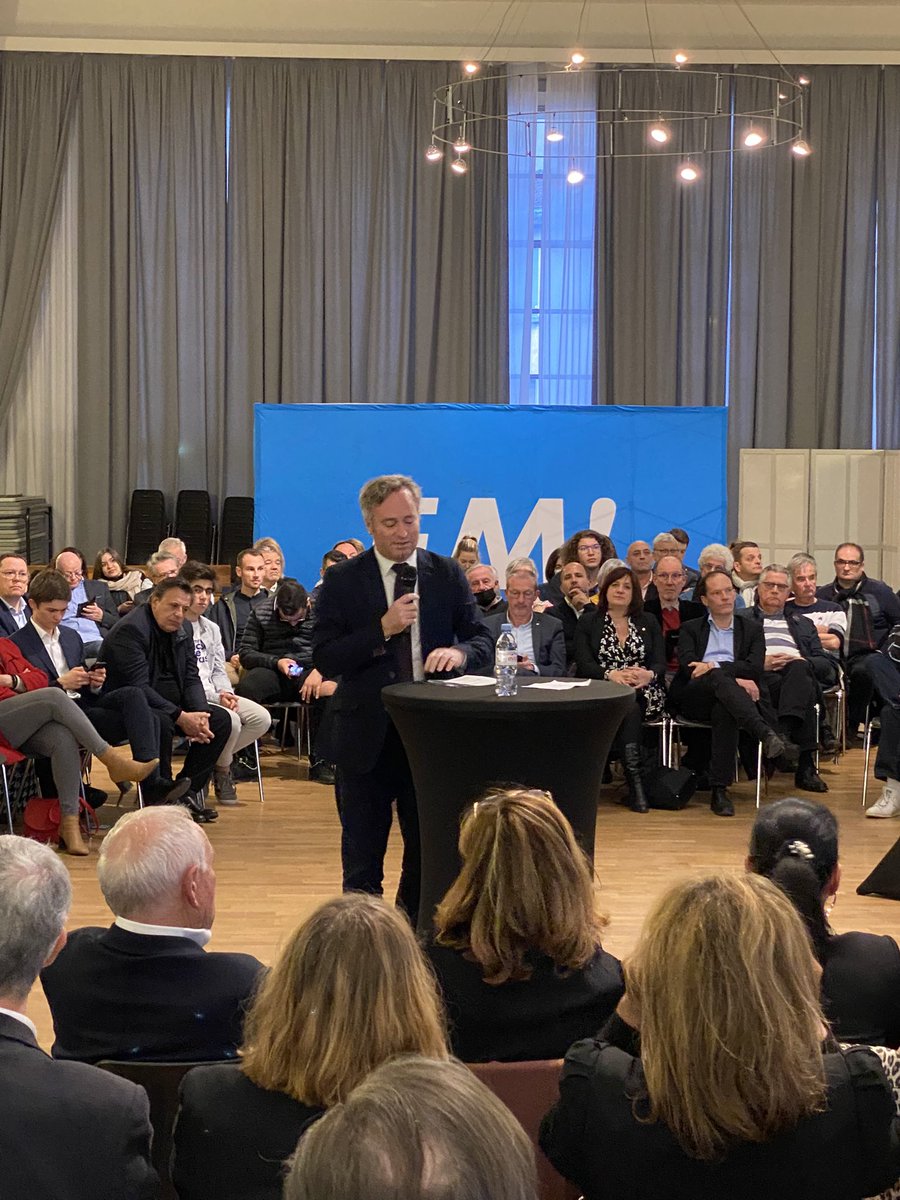 gael_marandin's tweet photo. Réunion à Dijon en présence de @JBLemoyne @E_DupondM @f_patriat et @frebsamen. #5ansdeplus @EmmanuelMacron #lrem25 #avecvous #votermacron https://t.co/UPziMTBIE4