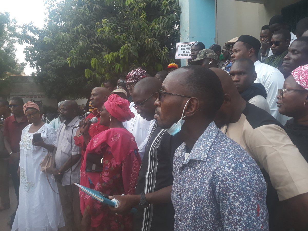 Alphafoskin20's tweet photo. Ce soir à la bourse de travail, le mouvement #Yerewolo, #COREMA et d'autres mouvements se sont retrouvés les préparatifs d'une grande manifestation pour exiger le départ de la @UN_MINUSMA et autres... @GoitaAssimi @ChoguelKMaiga @GouvernementM @FAMa_DIRPA @mamet_kag https://t.co/jv6fc5iG0e