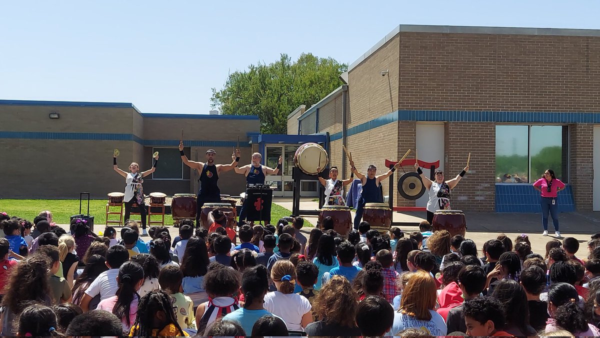 iEmListening's tweet photo. Our music teachers knocked it out of the park today! @MandyFaulkner &amp; Mrs. Wells. Wonderful Multicultural Program by our 3rd graders followed by a beat thumping performance by @KaminariTaiko. Way to go to our very own Mrs. Wells as she performed as one of the drummers. https://t.co/rD0Mwqusjt