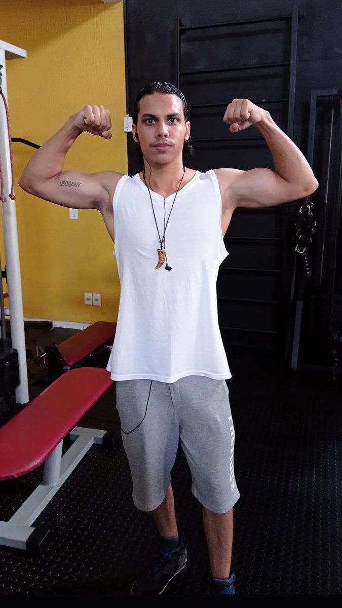 heartbroken2001's tweet image. Antes, depois e atual 🤘🏼🐺💪🏼
#bodybuilder 
#fitness 
#tattoo