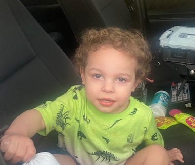 BaltCoPolice's tweet image. #BCoPD needs help in identifying child found in Essex.  Officers found the child in the area of Kingston &amp;amp; Graythorn Rd. Child is 2 yrs old 3ft 45lbs.  Please share to help locate family.  If you know the child or have any info please  call Essex PC at (410) 887-0220 or 911^GB