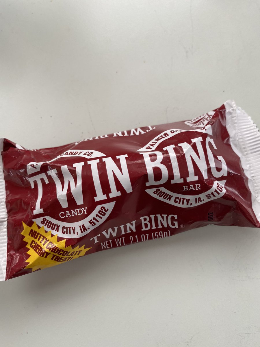 ByKennethJones's tweet photo. #TwinBing beats #CherryMash, as far as my tastebuds are concerned. A nuttier bite. This concludes my confection report. https://t.co/8iZXRzEDTu
