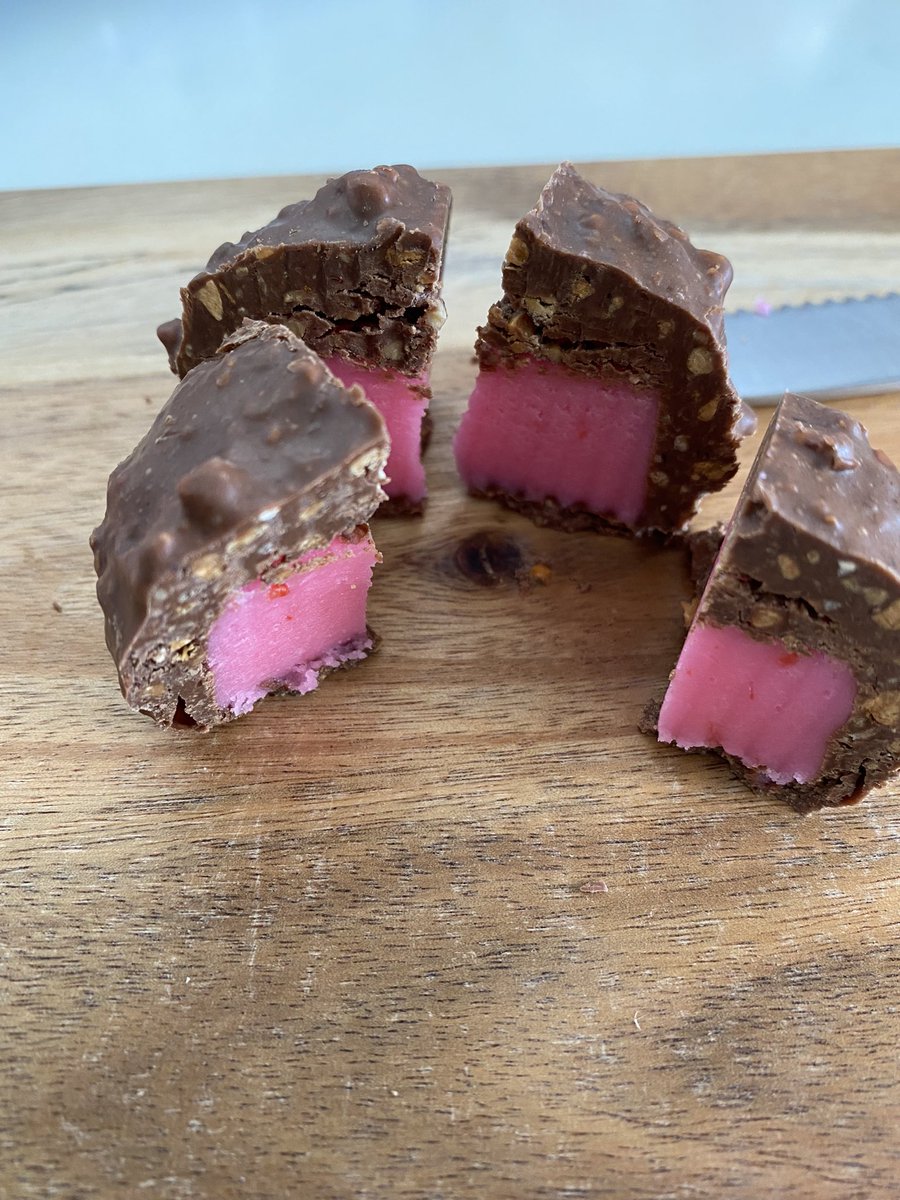 ByKennethJones's tweet photo. #TwinBing beats #CherryMash, as far as my tastebuds are concerned. A nuttier bite. This concludes my confection report. https://t.co/8iZXRzEDTu
