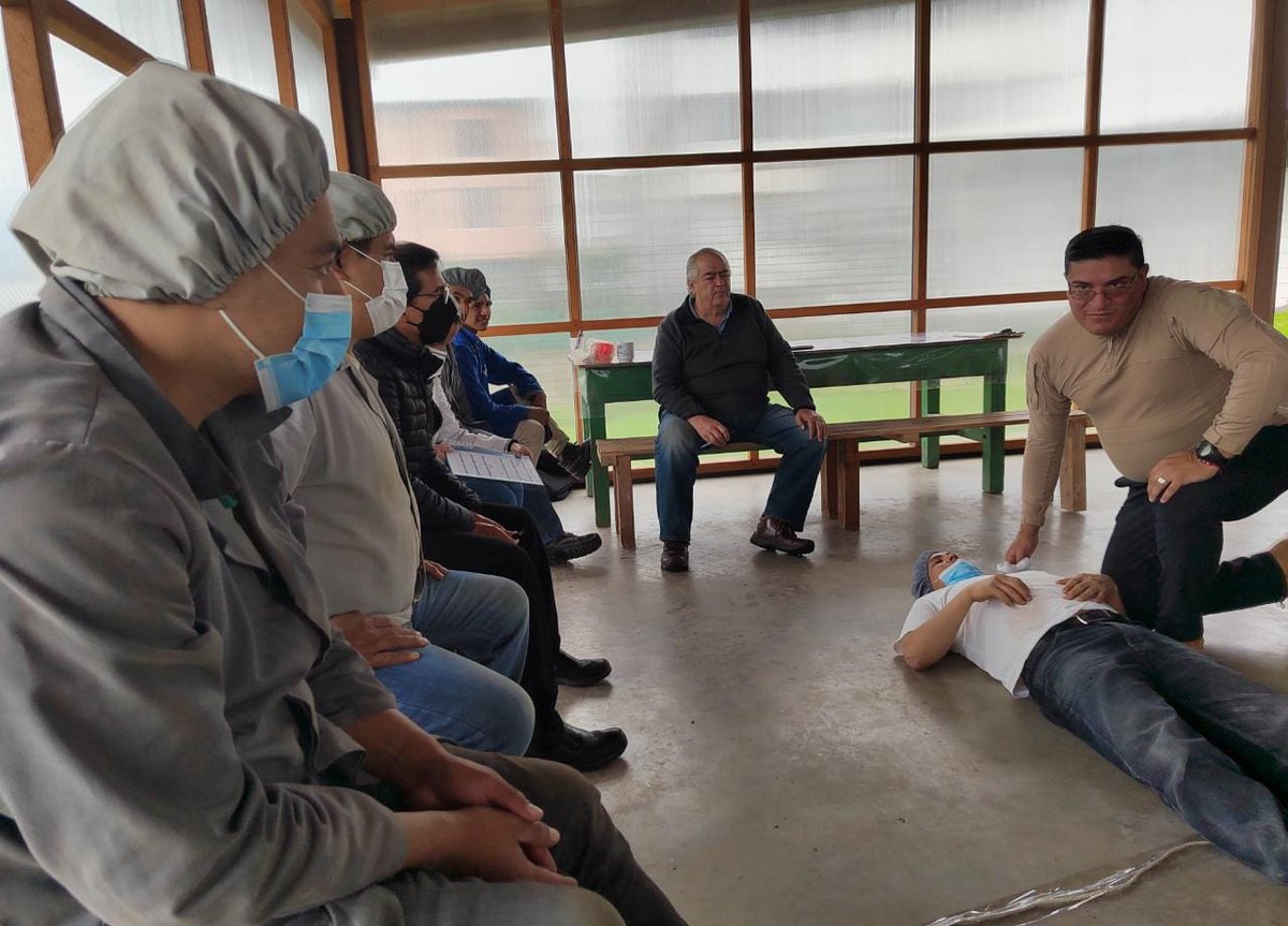 Refranseguridad's tweet photo. Capacitando en temas de Evacuación, Primeros Auxilios y Uso de  Extintores; en empresas de ámbito industrial. https://t.co/fdU3jaGgND