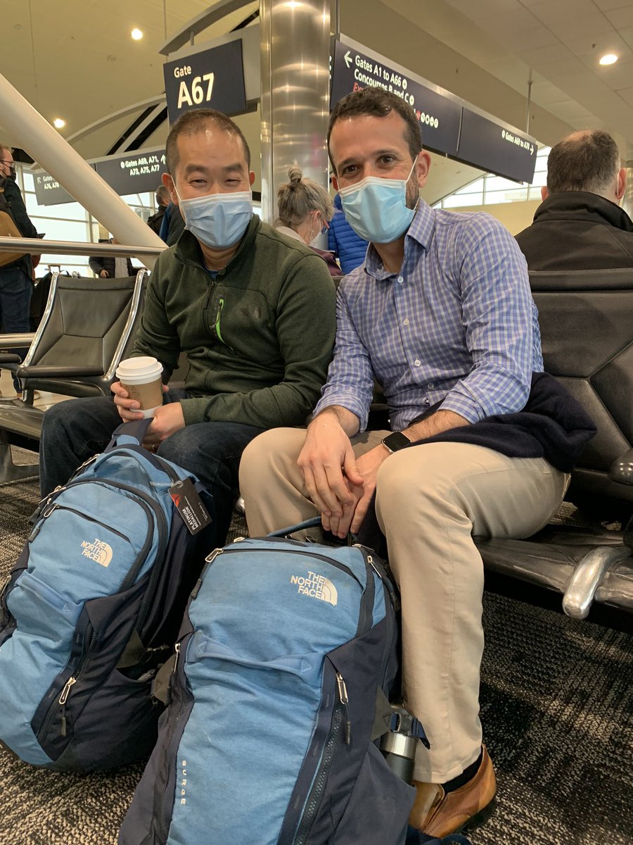 Wouldn’t be a trip out of #DTW to a kidney meeting w/o running into a gaggle of nephrologists @keepingitrenal w/the great backpack choice. (@kidney_boy is leading a Tweetorial up in Comfort Class 🤣) #kidneyomics