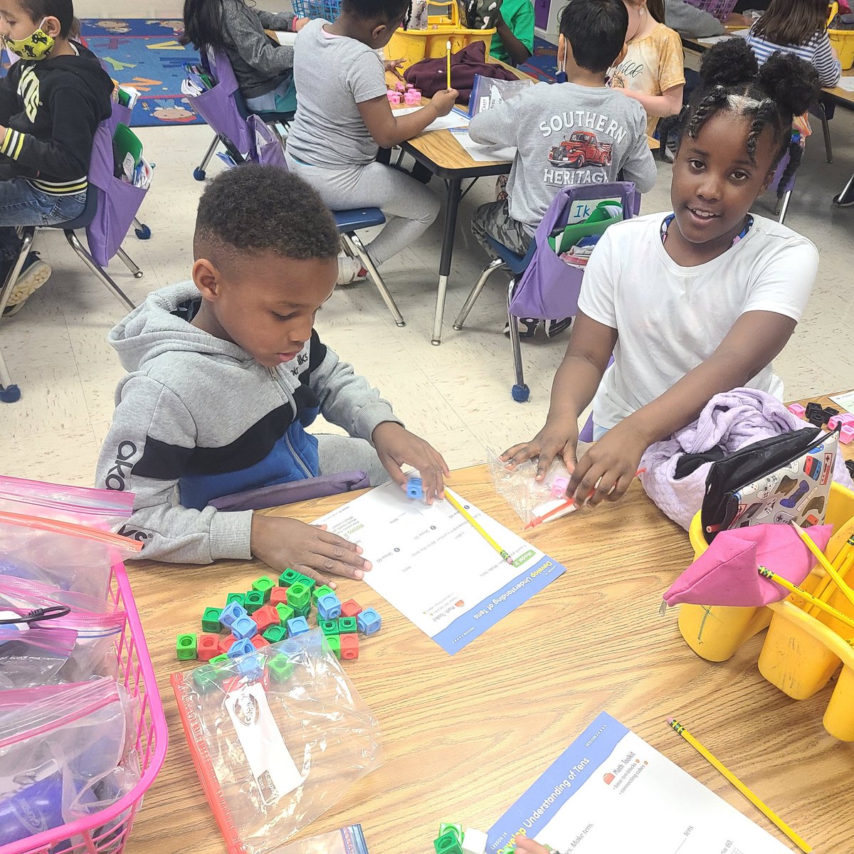 WeedenElem's tweet photo. There are so many great things going on at @WeedenElem!! #studentdiscourse #sensemaking #multiplestrategies #fcslearn #collaboration @CurriculumAssoc https://t.co/cGL9JLeizh