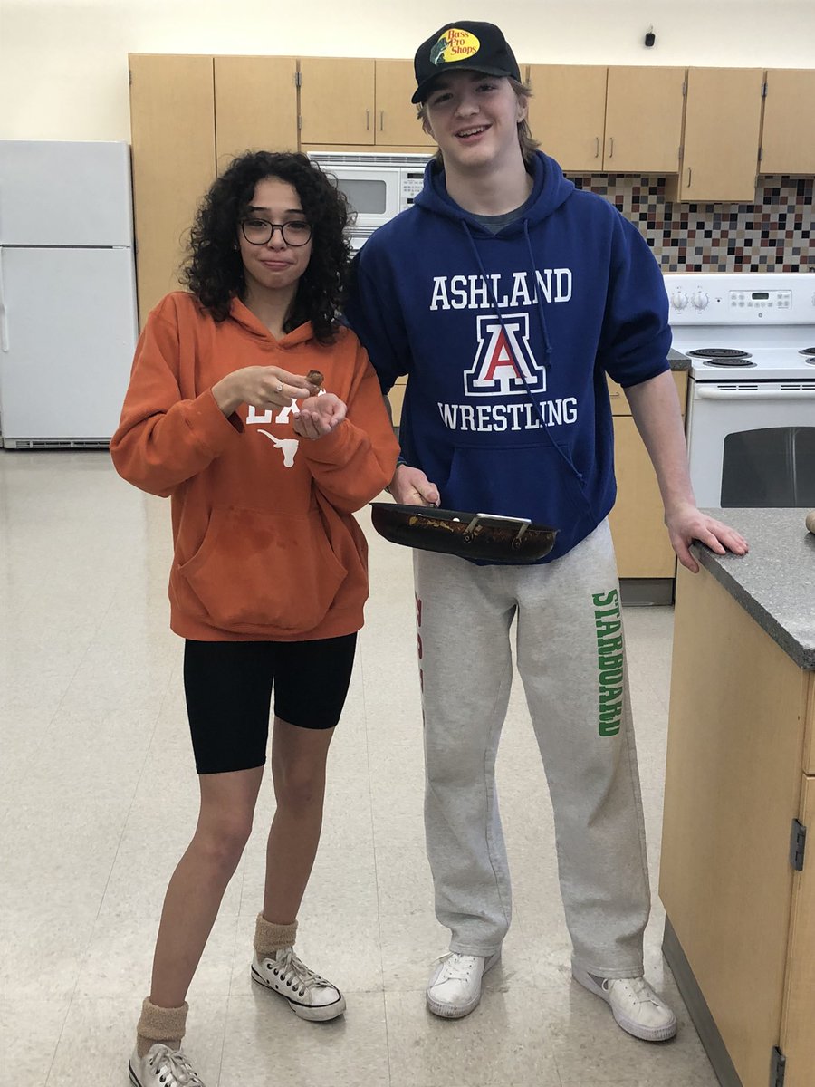 This Nutrition class is brought to you by Liam and Nicole! These two chefs had students popping into the kitchen to see what smelled so delicious! #healthycookbook #nutritionclass #HealthyLiving #fuelthebodyandmind #teenagerscancook