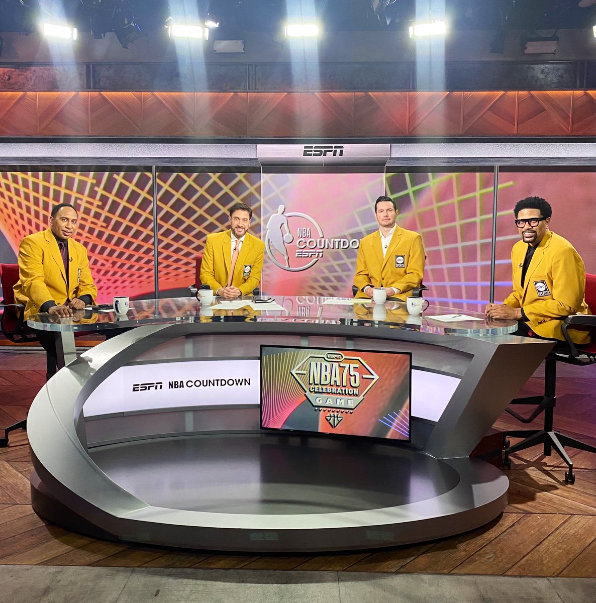 dominique_mpc's tweet photo. NBA Countdown is throwing it back tonight on ESPN ahead of our #NBA75 celebration game on ESPN2
#NetsVsKnicks #NBAonESPN https://t.co/IeBfOoWTTk