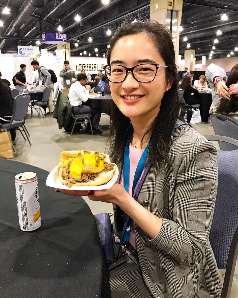 EyeDaisyShu's tweet photo. Philly cheese steaks and cake! What more could you ask for 🤩😍🤤 Thanks @expbio for feeding us so well! @asipath #expbio #asip2022 #eb2022 @margaretekarg https://t.co/YoIBpavwct