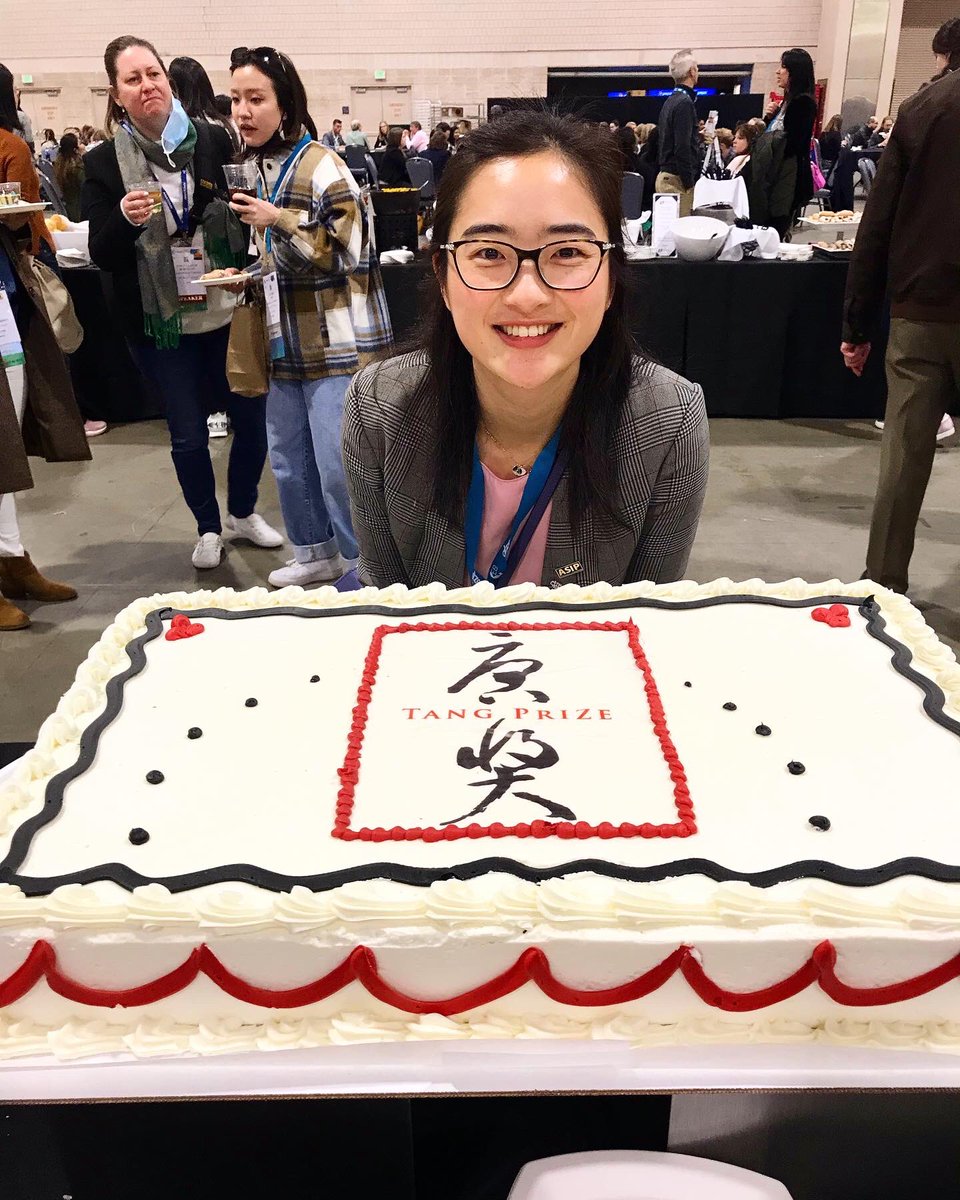 EyeDaisyShu's tweet photo. Philly cheese steaks and cake! What more could you ask for 🤩😍🤤 Thanks @expbio for feeding us so well! @asipath #expbio #asip2022 #eb2022 @margaretekarg https://t.co/YoIBpavwct
