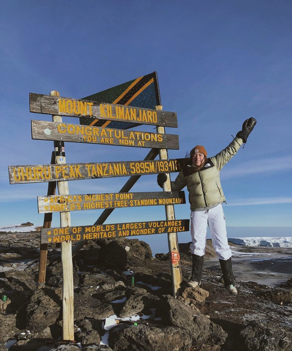 uoregon's tweet photo. Not only can Ducks fly and swim but they can climb as well! π€©
Over spring break, @UOsojcΒ student Lauren Schenker climbed Mount Kilimanjaro in Tanzania, which at 19,340 feet is the highest mountain in Africa. #DucksOnBreak https://t.co/bT5x7AwOUX