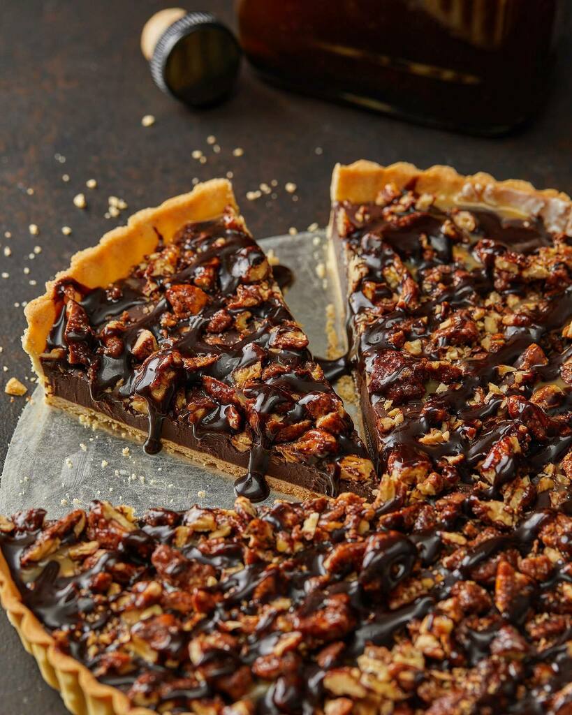 SouthernFatty's tweet photo. 🍫 So good it might give you a tart murmur.
⠀⠀⠀⠀⠀⠀⠀⠀⠀
 🥃 Bourbon vanilla bean chocolate pecan tart recipe is on my blog. Link in my profile.
⠀⠀⠀⠀⠀⠀⠀⠀⠀
#imsomartha #foodblogger #chocogram #instachocolate #pastryart https://t.co/WC8c0g6qds https://t.co/L9rYf53eNv