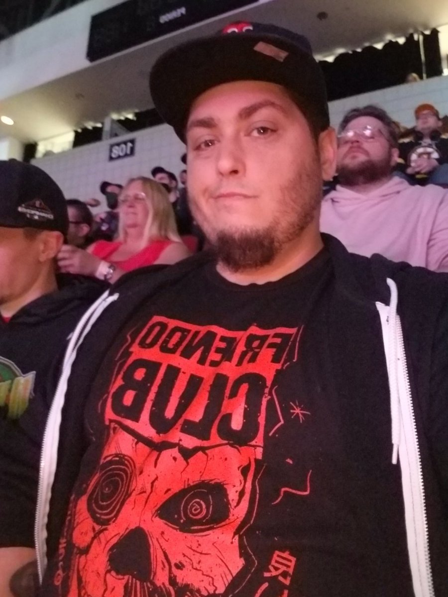 rozziknight's tweet photo. #AEWDynamite with my #friendoclub tee. @MFSteveHere @JoyOfBearding @REALGoingInRaw https://t.co/JAmrFj4jZ8