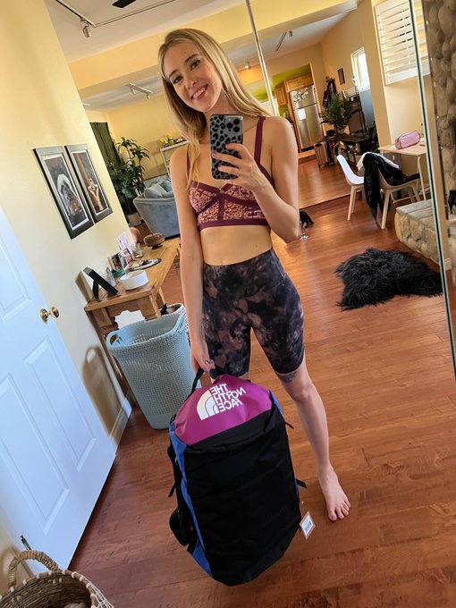 Thank you Steve for getting me this duffel bag off my wishlist 🥺 it&rsquo;s super nice 💕 your a sweetheart