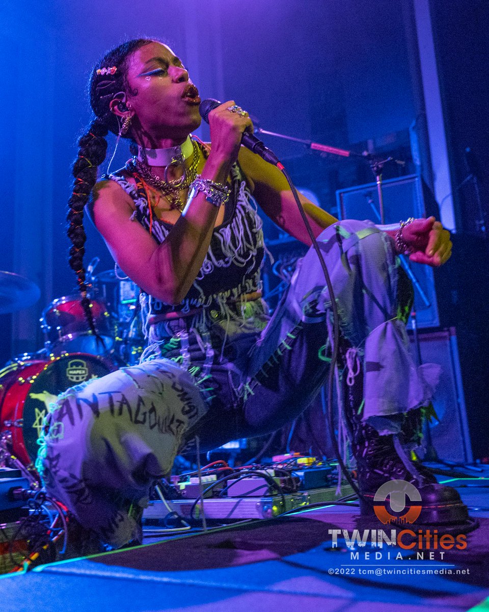 TwinCitiesMedia.net (@tcmdotnet) on Twitter photo I almost got blown out of the photo pit by <a href="/NovaTwinsMusic/">Nova Twins</a> at the <a href="/VarsityTheater/">Varsity Theater</a> last night. GO......SEE.......THEM!!
bit.ly/3JtUqQp I almost got blown out of the photo pit by <a href="/NovaTwinsMusic/">Nova Twins</a> at the <a href="/VarsityTheater/">Varsity Theater</a> last night. GO......SEE.......THEM!!
bit.ly/3JtUqQp