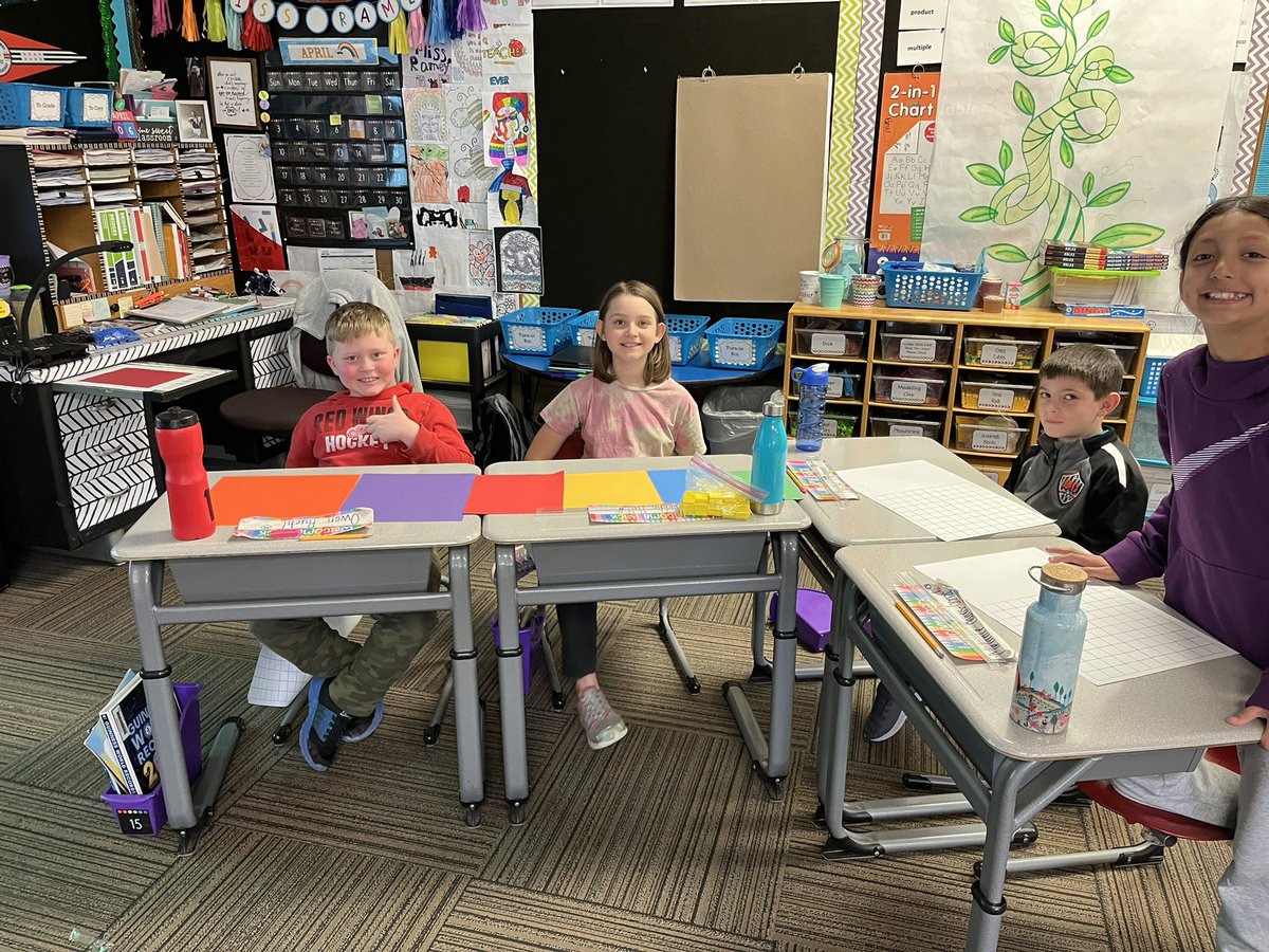 mrslowy_bgcs's tweet photo. Working on measurement skills, estimation, and finding actual area using rulers and 1 inch square tiles. #RainbowRectangles! #BridgesMathematics #KIDSfirst @KaraffaAlyssa https://t.co/UdAw7BpPhG