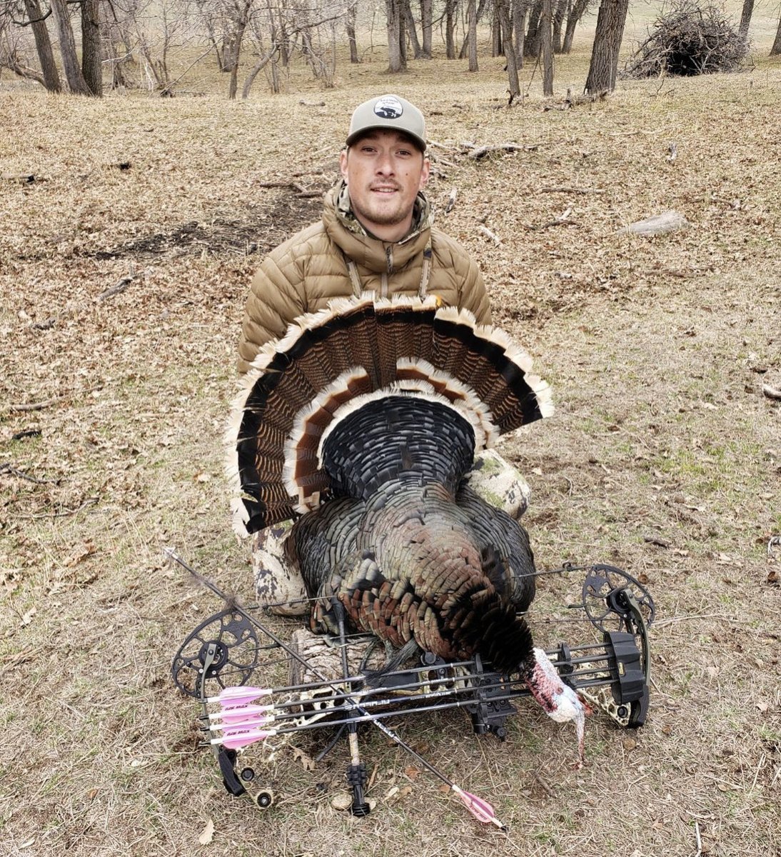 SiriusArchery's tweet photo. Turkey are starting to hit the ground all across the country! @black_prairie_outdoors is on the board with a nice South Dakota Merriam.

#hunting #hunthard #turkeyhunting #turkey #turkeyseason #bowhunting #bowseason #siriusarcheryproducts #getsirius https://t.co/7imGlSuwnV