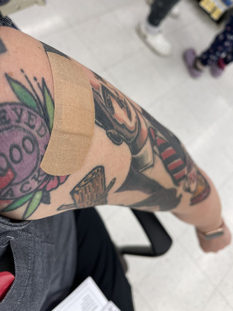 TracyAuGoGo's tweet photo. I received my second booster today! #vaccinatedaf https://t.co/DpmO6KXPY0