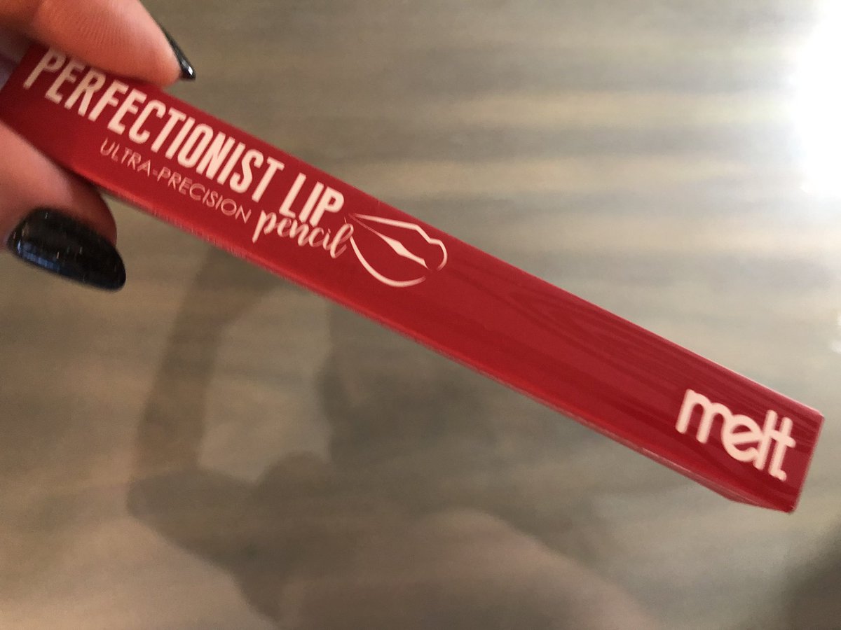 MsJewellMarceau's tweet photo. Love this lipliner title! Yep, this would be me! That’s why it takes me 2 million hours to do my makeup to PERFECTION! #MeltCosmetics #MyShadow #glassreflection #redlips💋 #dreamy #wantMe https://t.co/IvuDjiptVi