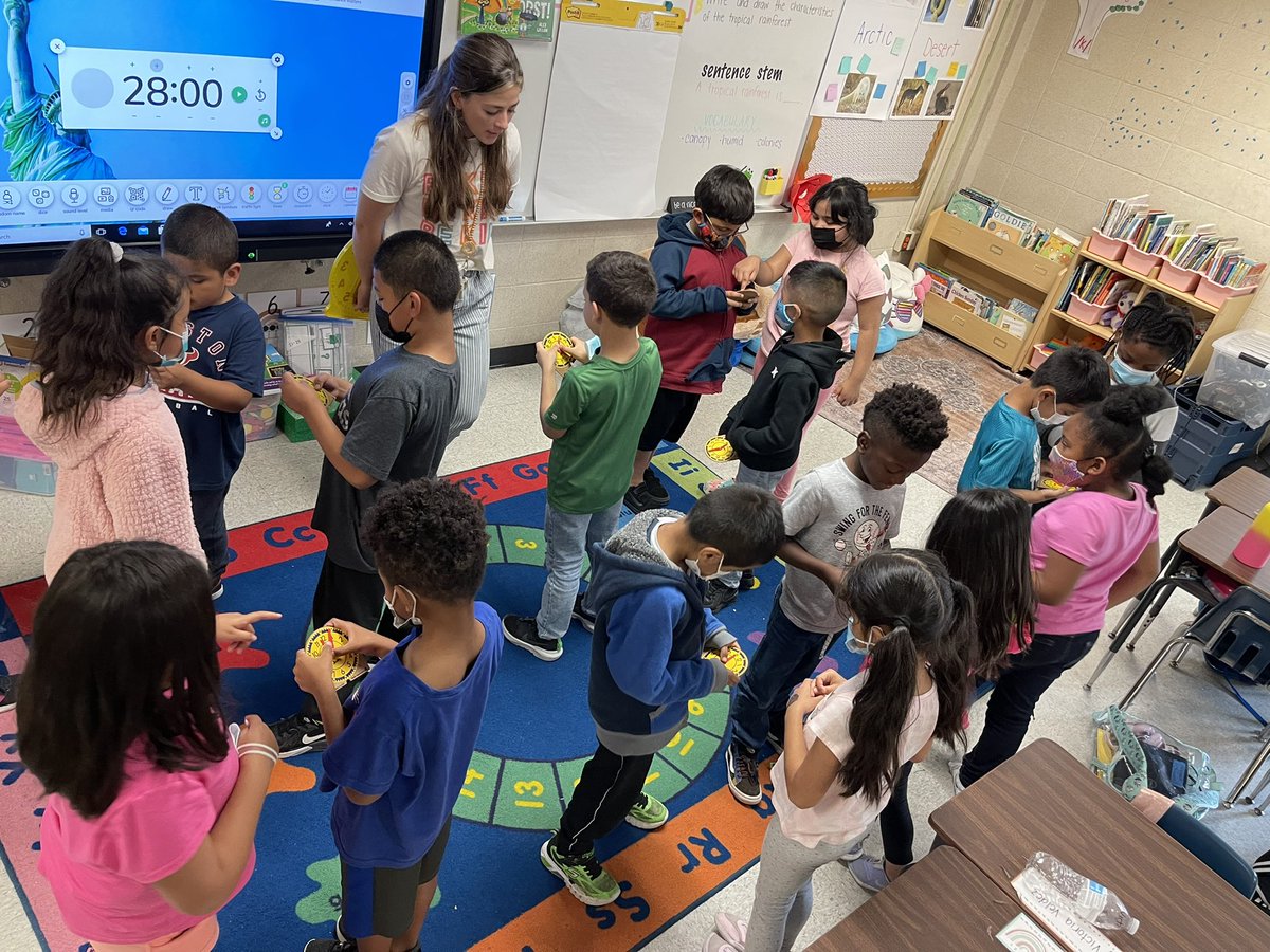 AISDElemScience's tweet photo. Inside Outside circles In First graders @Miss_Passini to ensure our teammates can find correct times @WilsonES_AISD #WEshine https://t.co/MDiVEHEULf