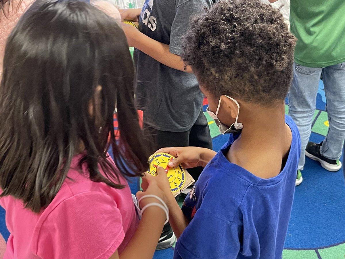 Inside Outside circles In First graders <a href="/Miss_Passini/">Lia Passini</a> to ensure our teammates can find correct times @WilsonES_AISD #WEshine