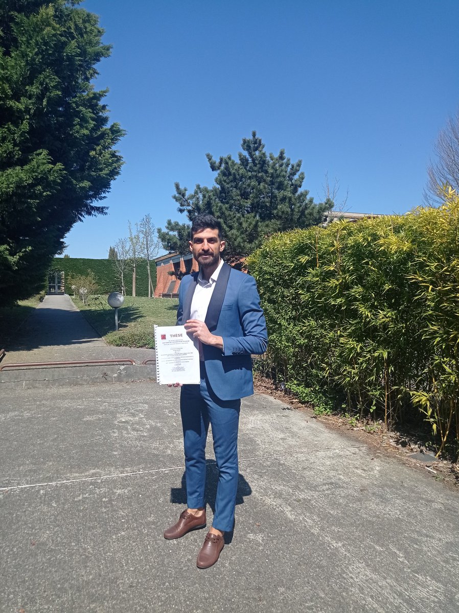 HasanKolkas's tweet photo. Yesterday I defended my thesis project @LRSV_Toulouse where I got the title "Docteur". The discussion was so smooth and I really enjoyed it. The jury opinion was perfect. Next step is finding a "postdoc". #phddefense #marchantia https://t.co/fOYvHwsFNB