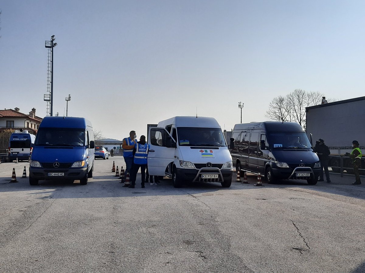 agesci_protciv's tweet photo. 🇮🇹🤝🇺🇦
Una nuova missione a #Fernetti,al confine con la Slovenia,presso l'hub di frontiera allestito per accogliere i rifugiati provenienti dall'Ucraina.
Un team misto composto con altre OdV #SWRTT #PXP #CIVES #ASProC
#emergenzaucraina
@DPCgov
@agesci
@agesciPE https://t.co/FBrPSbwoaV