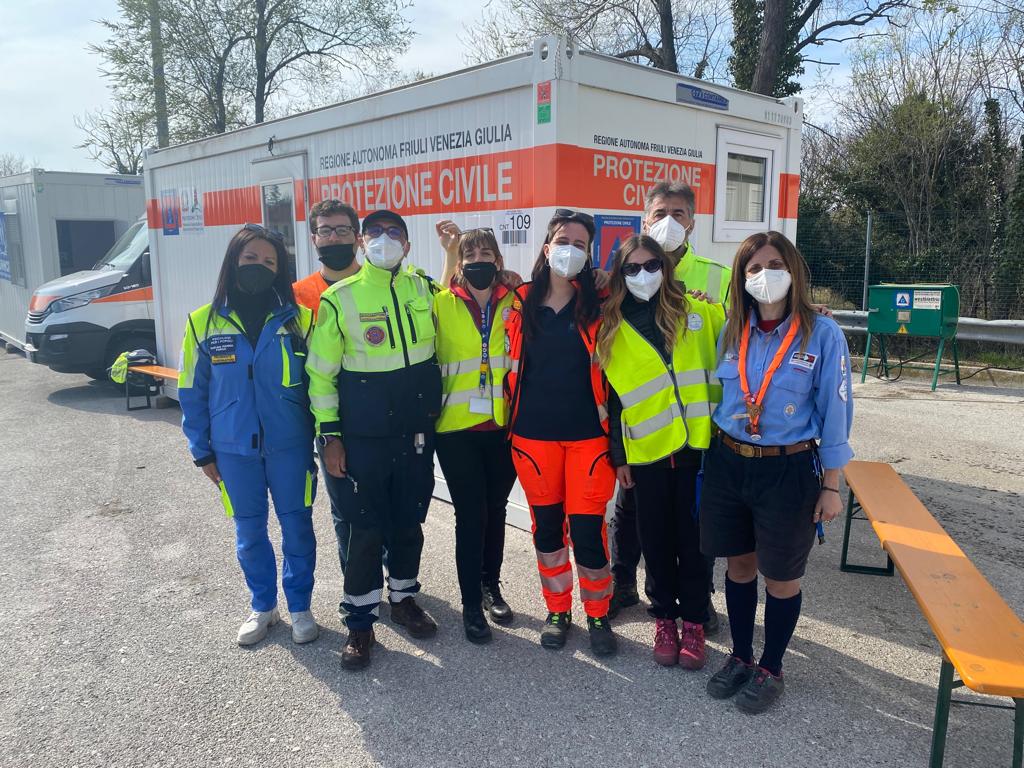 agesci_protciv's tweet photo. 🇮🇹🤝🇺🇦
Una nuova missione a #Fernetti,al confine con la Slovenia,presso l'hub di frontiera allestito per accogliere i rifugiati provenienti dall'Ucraina.
Un team misto composto con altre OdV #SWRTT #PXP #CIVES #ASProC
#emergenzaucraina
@DPCgov
@agesci
@agesciPE https://t.co/FBrPSbwoaV