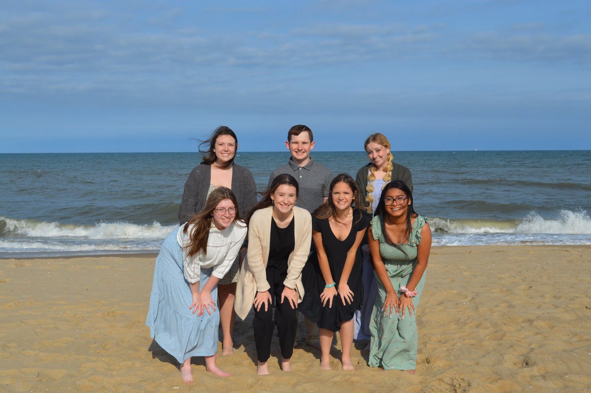 virginiafccla's tweet photo. A week ago today your #VAFCCLA State Executive Council (SEC) had their final pre-conference meeting and spent a few moments on the sand prior to the start of our 2022 Virginia #FCCLA State Leadership and Recognition Conference (SLRC). Thank you to the SEC for leading #SLRC22! 🌊 https://t.co/HorZWtnyPx
