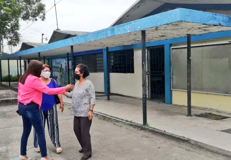 monka78's tweet photo. Hoy me despido del distrito #09D04 haciendo lo que más me llena. Recorrí las instituciones educativas en un ejercicio de transición responsable que permitirá dar continuidad a los procesos iniciados en beneficio de las comunidades educativas
Gracias!
@Educacion_Ec @YeceniaLimon https://t.co/NMxONsAEzi
