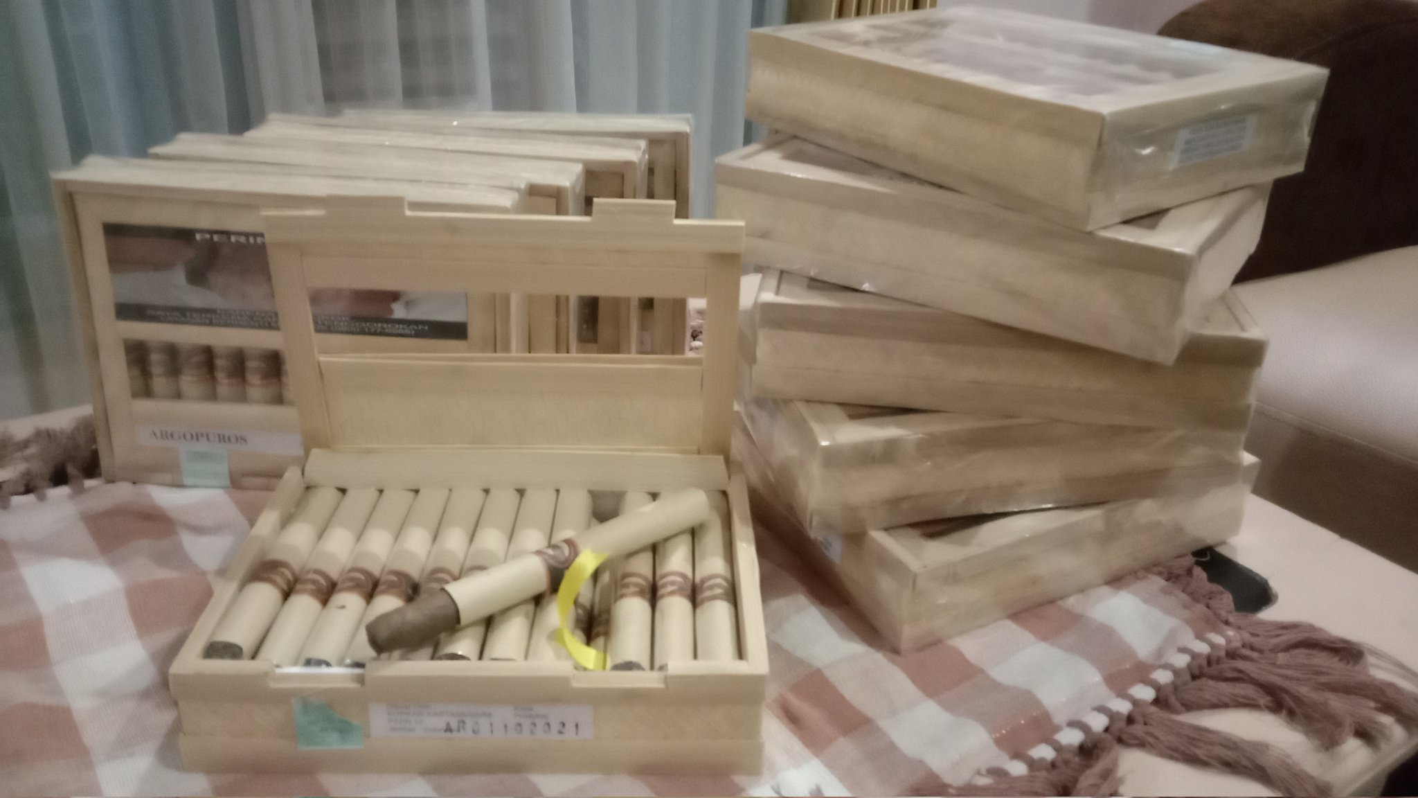 Cerutu Pedia on Twitter: "Cerutu Jember per box isi 24 batang. pesan