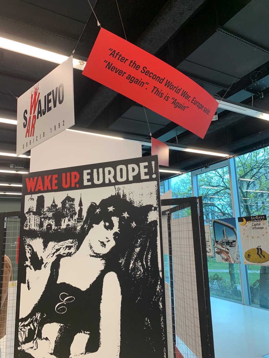 TobiasBtow's tweet photo. Wake Up, Europe! Gegenüber 🇺🇦Botschaft eröffnet Nicolas Moll Ausstellung zu 🇫🇷🇩🇪🇪🇺Solidarität für #Bosnien im Krieg. Während Gewalt genozidal eskalierte, handelten Kommunen, Vereine, Bürger*innen. Die Zivilgesellschaft in 🇪🇺 hätte Friedensnobelpreis verdient gehabt. #30Jahre 🇧🇦🇪🇺 https://t.co/GiFG7NcqEq